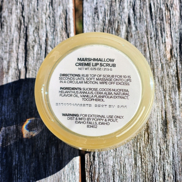 Poppy & Pout Marshmallow Creme Exfoliating Lip Scrub - Picture 4 of 5